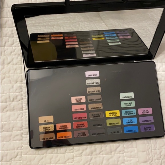 MAC x Jeremy Scott Eye Shadow x 29 AM FM Cassette - Picture 2 of 8